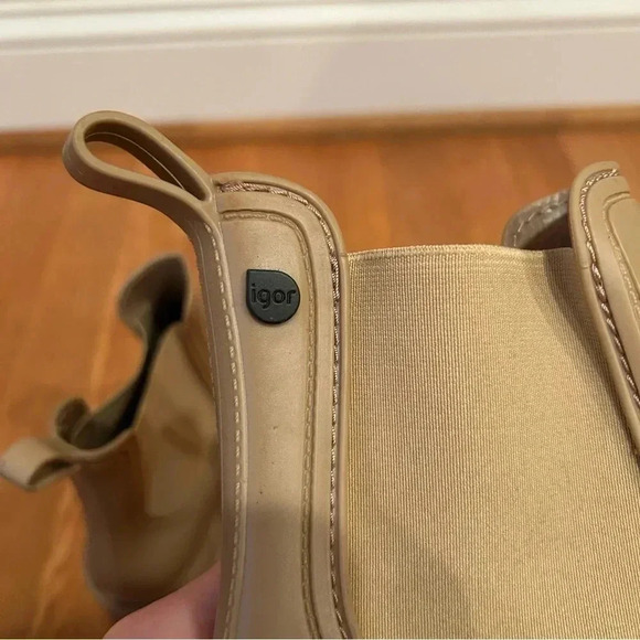 Igor Women’s Round Toe Plain Beige Tan Block Ankle Weatherproof Boots Size 8.5 - Picture 7 of 7